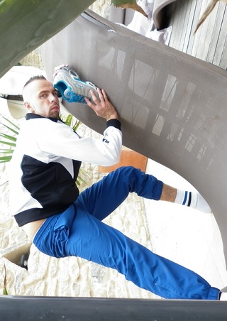 jonathan-darko-sneakboy