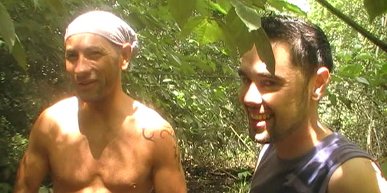 Ethan t'invite à le sucer au bord de la Loire