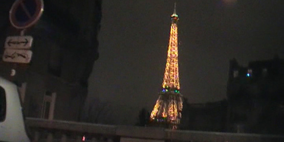 Je me suis fait pomper la bite sous la Tour Eiffel
