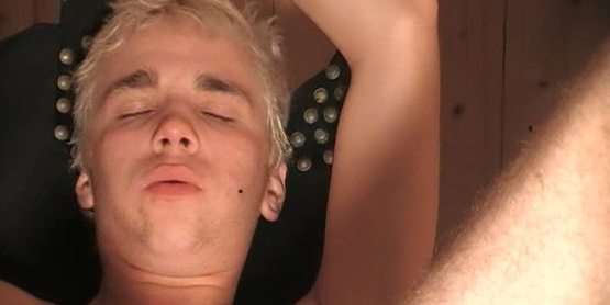 T'es bonne qu'à sucer des bites ma femme !