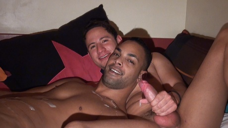 Kylien MENDES chupa la grosse bite de Diego ARROYO