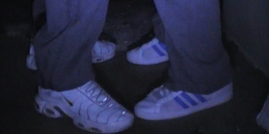 2 lascards baisent en cave