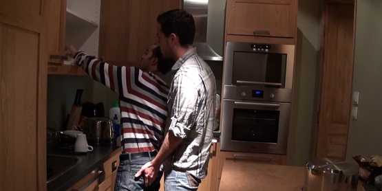 T'es bonne qu'à sucer des bites toi !