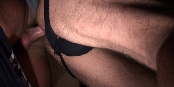 De retour du Taff, son mec lui bouffe la queue en 