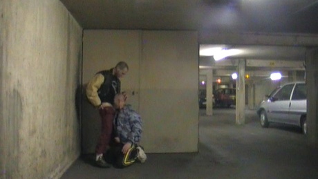 Scally BOY en plan domination dans son parking