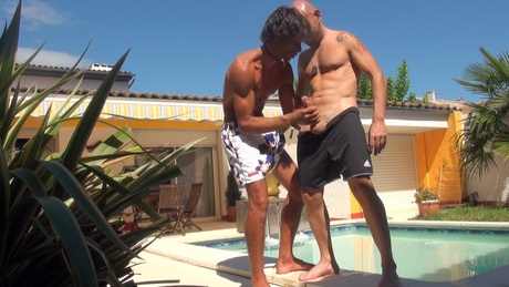 Matt Surfer a une queue encore plus grosse que la 