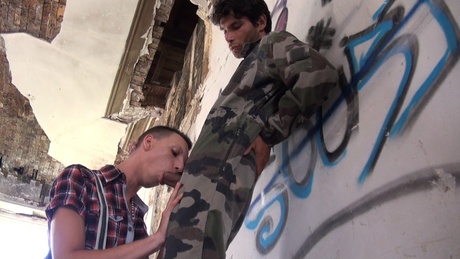 La grosse queue de Matt le militaire