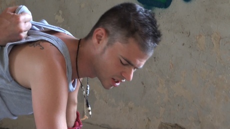 Tu diras rien à ton grand frère ok ?