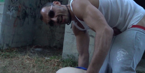 Plan hard sur un lieu de drague bordelais en plein