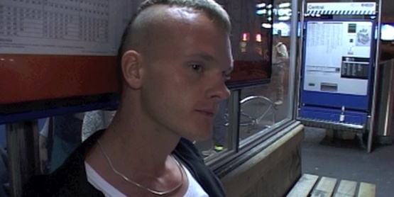 Un kiffeur se fait repérer à la gare de Berlin