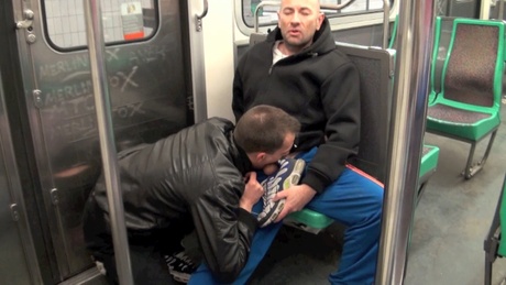 Plan sex de kiffeurs dans le METRO PARISIEN