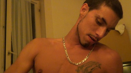 Sniff les CHO7 de Matt Diaz et branle toi