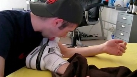 Grosse bite dans le cul d'un jeune kiffeur de