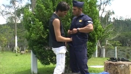 Jeune minet abusé par un policier