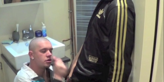 Dog Ryan soumis aux skets de Kader Jawell