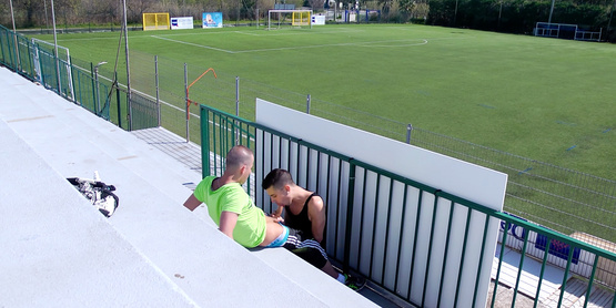Enculé dans un stade de foot