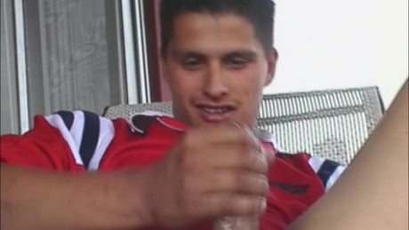 Un très beau tennisman un pleine branle