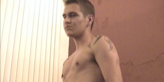 Laisse toi sucer mon pote, tu verras comme c'est bon