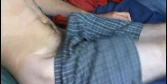 Jeunes surfers de 19 ans découvrent leur bisexualité