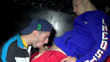 Samuel le Sneaker du Nord de la France à sniffer