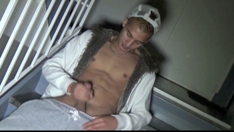 Le plan  branle sur skets de AKIM IBRAHIM